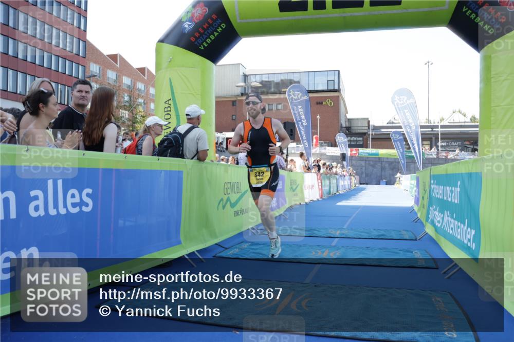 09.08.2026 - GEWOBA Citytriathlon Bremen Yannick Fuchs http://msf.ph/oto/9933367 09.08.2026 11:23:40 Ziel 342 meine-sportfotos.de
