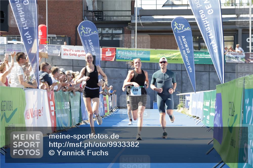 09.08.2026 - GEWOBA Citytriathlon Bremen Yannick Fuchs http://msf.ph/oto/9933382 09.08.2026 11:23:57 Ziel 239, 340 meine-sportfotos.de