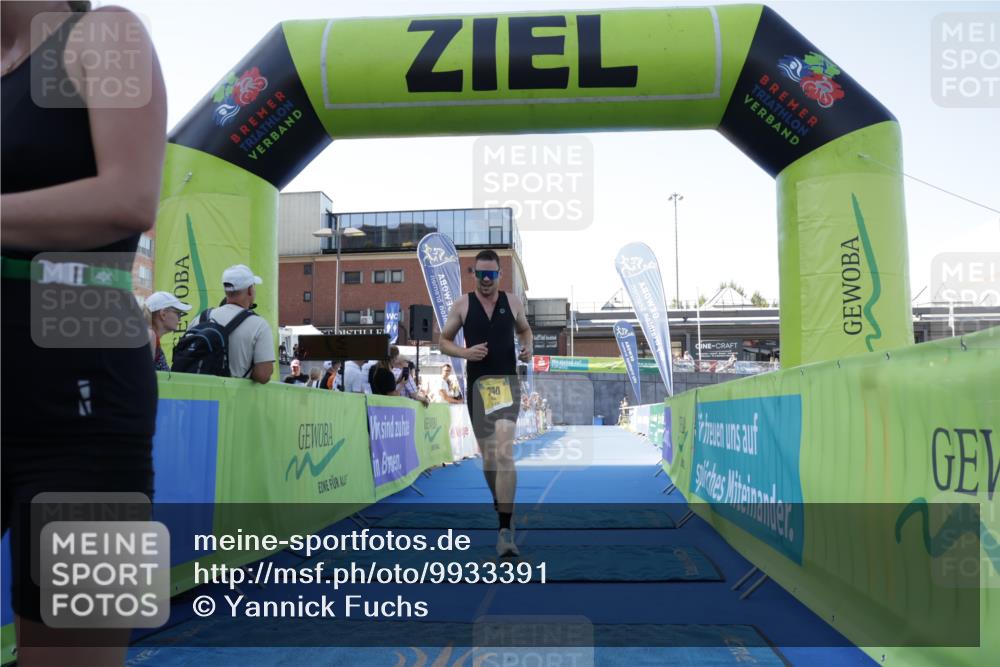 09.08.2026 - GEWOBA Citytriathlon Bremen Yannick Fuchs http://msf.ph/oto/9933391 09.08.2026 11:24:01 Ziel 239, 340 meine-sportfotos.de