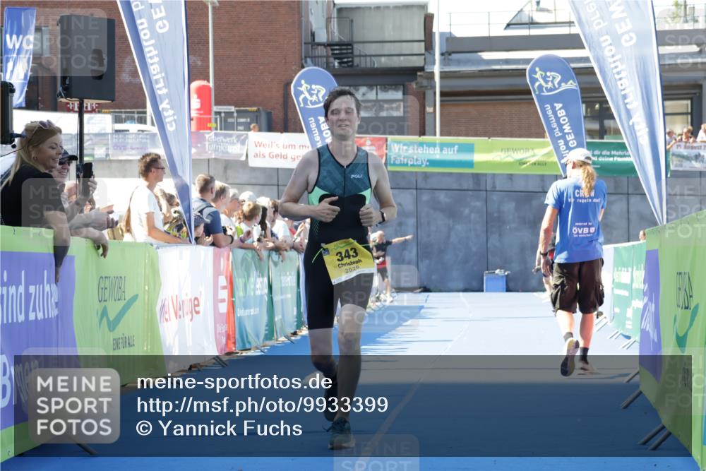 09.08.2026 - GEWOBA Citytriathlon Bremen Yannick Fuchs http://msf.ph/oto/9933399 09.08.2026 11:24:12 Ziel 343 meine-sportfotos.de