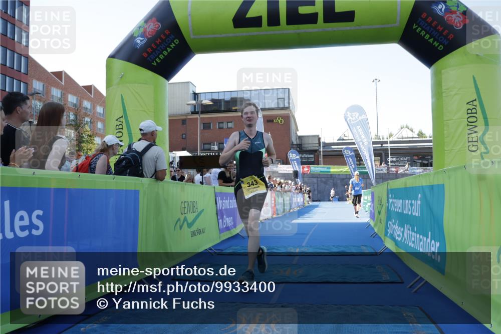 09.08.2026 - GEWOBA Citytriathlon Bremen Yannick Fuchs http://msf.ph/oto/9933400 09.08.2026 11:24:13 Ziel 343 meine-sportfotos.de