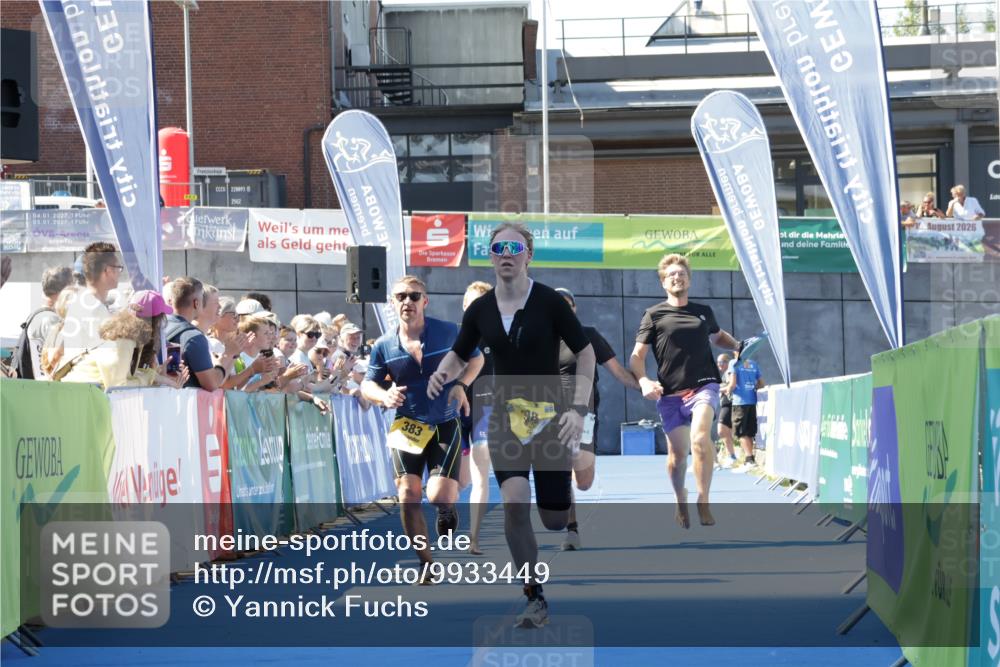 09.08.2026 - GEWOBA Citytriathlon Bremen Yannick Fuchs http://msf.ph/oto/9933449 09.08.2026 11:24:46 Ziel 43, 383, 392, 398 meine-sportfotos.de