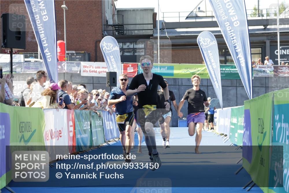 09.08.2026 - GEWOBA Citytriathlon Bremen Yannick Fuchs http://msf.ph/oto/9933450 09.08.2026 11:24:46 Ziel 43, 383, 392, 398 meine-sportfotos.de