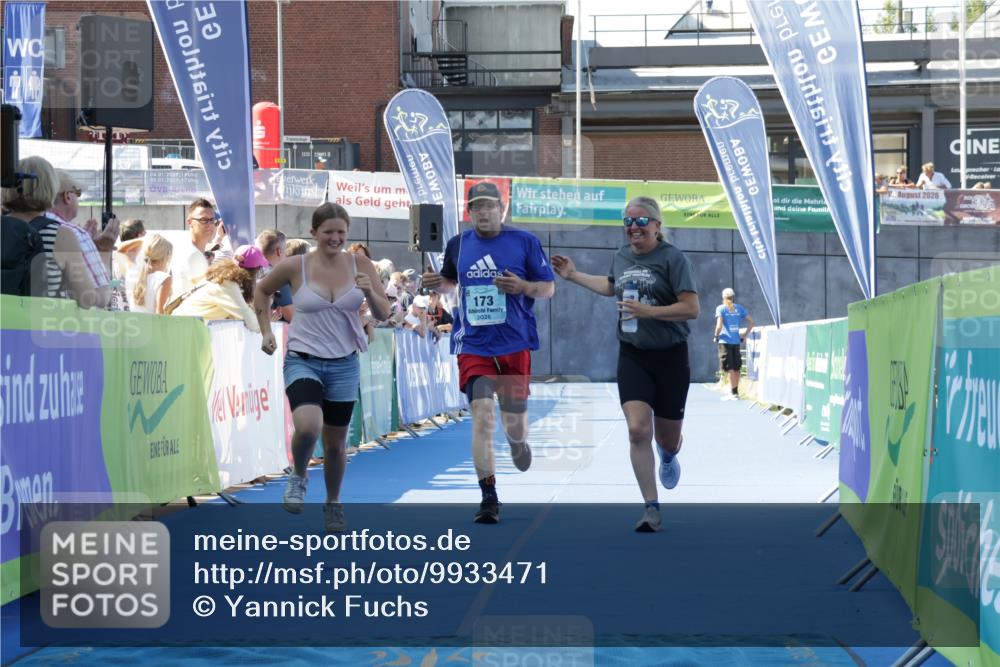 09.08.2026 - GEWOBA Citytriathlon Bremen Yannick Fuchs http://msf.ph/oto/9933471 09.08.2026 11:24:57 Ziel 173 meine-sportfotos.de