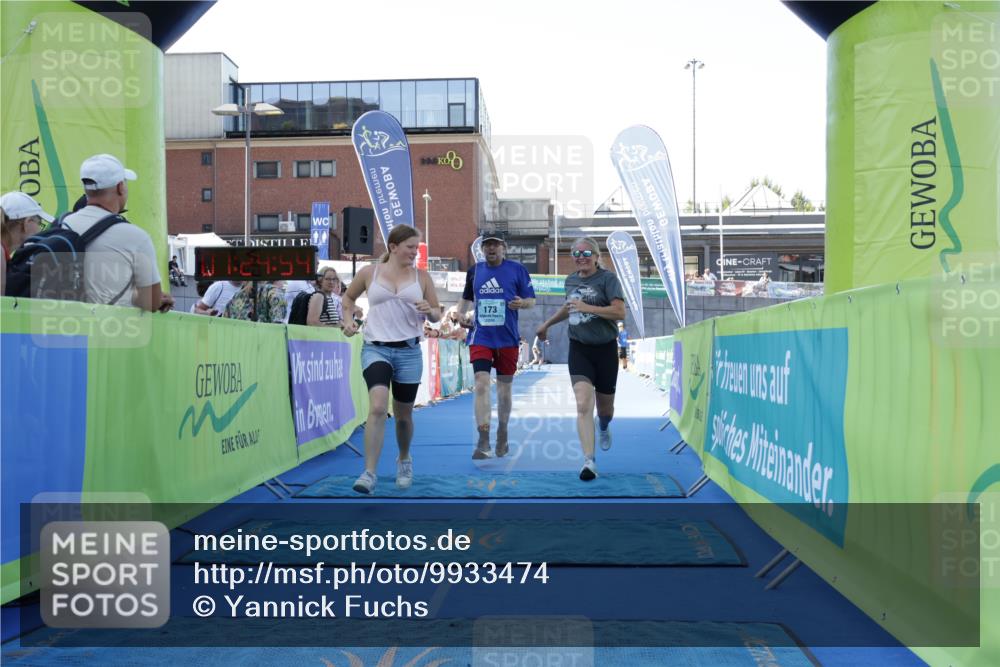 09.08.2026 - GEWOBA Citytriathlon Bremen Yannick Fuchs http://msf.ph/oto/9933474 09.08.2026 11:24:59 Ziel 173 meine-sportfotos.de