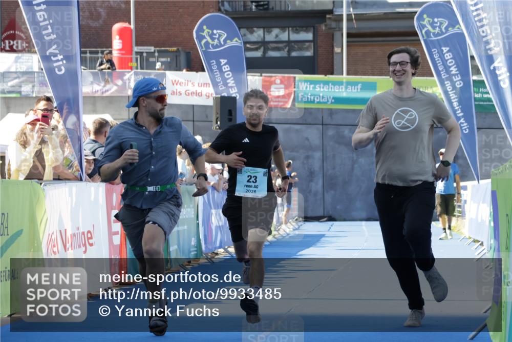 09.08.2026 - GEWOBA Citytriathlon Bremen Yannick Fuchs http://msf.ph/oto/9933485 09.08.2026 11:25:06 Ziel 23 meine-sportfotos.de