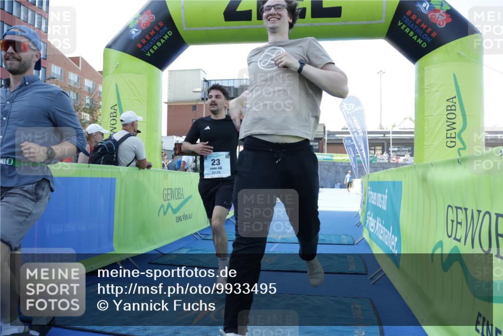 09.08.2026 - GEWOBA Citytriathlon Bremen Yannick Fuchs http://msf.ph/oto/9933495 09.08.2026 11:25:08 Ziel 23 meine-sportfotos.de