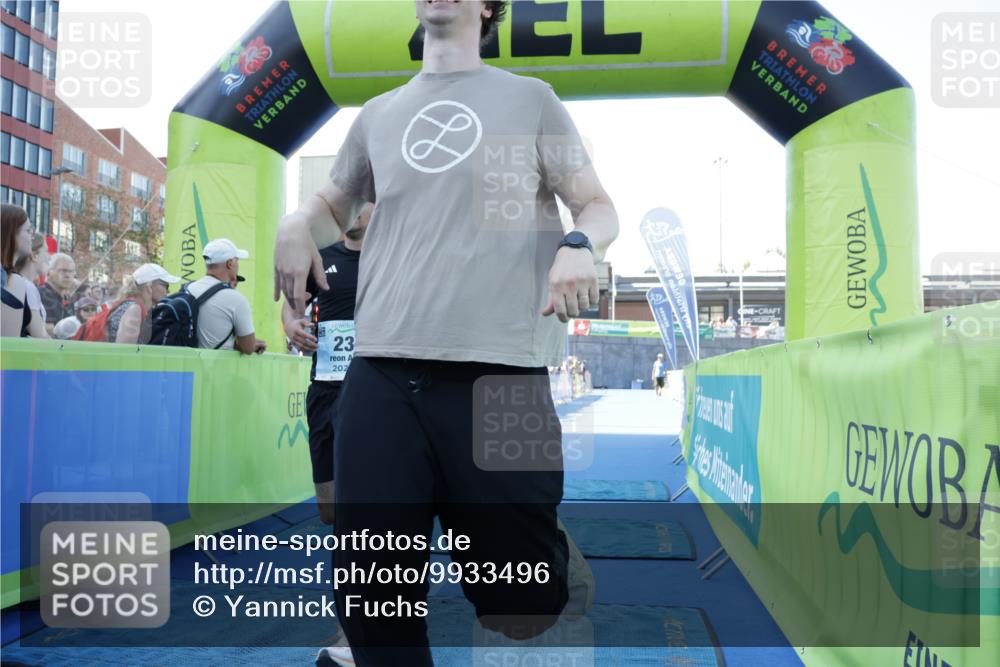 09.08.2026 - GEWOBA Citytriathlon Bremen Yannick Fuchs http://msf.ph/oto/9933496 09.08.2026 11:25:08 Ziel 23 meine-sportfotos.de
