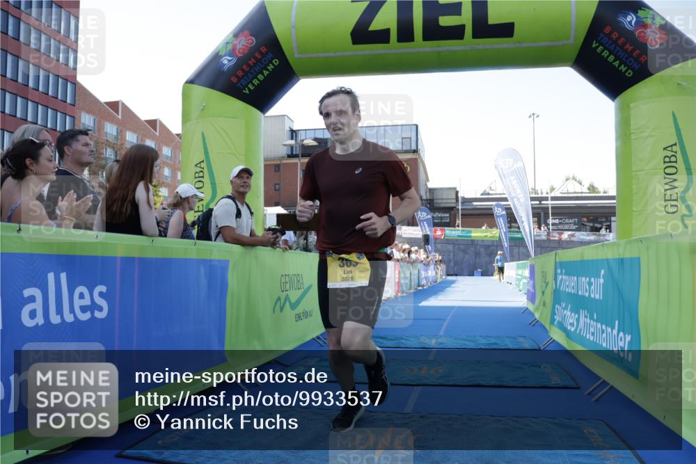 09.08.2026 - GEWOBA Citytriathlon Bremen Yannick Fuchs http://msf.ph/oto/9933537 09.08.2026 11:26:10 Ziel 363 meine-sportfotos.de