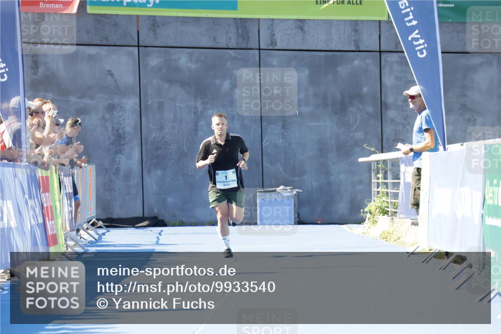 09.08.2026 - GEWOBA Citytriathlon Bremen Yannick Fuchs http://msf.ph/oto/9933540 09.08.2026 11:26:37 Ziel  meine-sportfotos.de