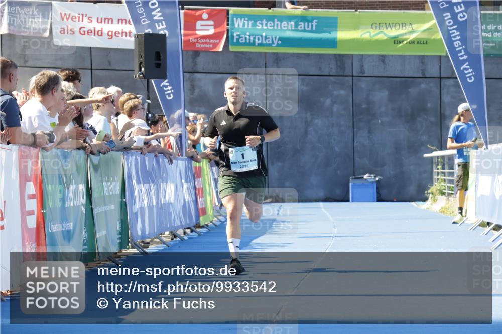 09.08.2026 - GEWOBA Citytriathlon Bremen Yannick Fuchs http://msf.ph/oto/9933542 09.08.2026 11:26:41 Ziel 1 meine-sportfotos.de