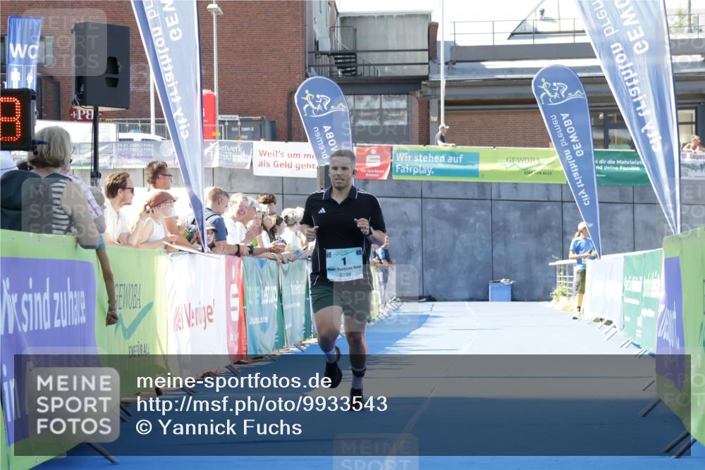 09.08.2026 - GEWOBA Citytriathlon Bremen Yannick Fuchs http://msf.ph/oto/9933543 09.08.2026 11:26:42 Ziel 1 meine-sportfotos.de