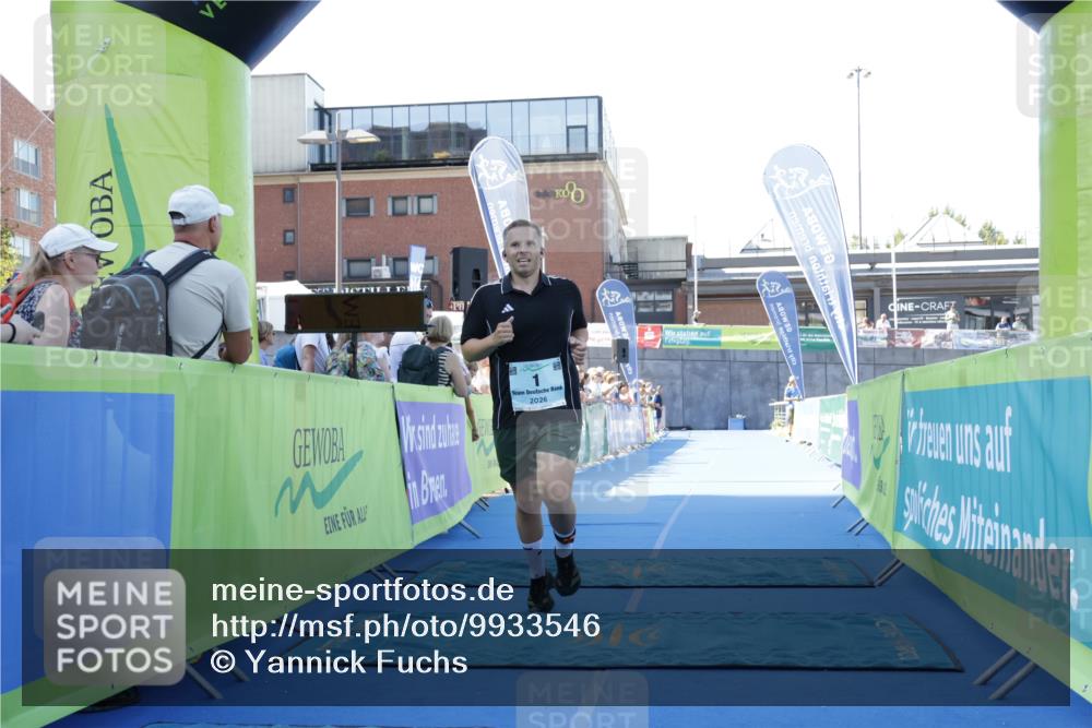 09.08.2026 - GEWOBA Citytriathlon Bremen Yannick Fuchs http://msf.ph/oto/9933546 09.08.2026 11:26:44 Ziel 1 meine-sportfotos.de