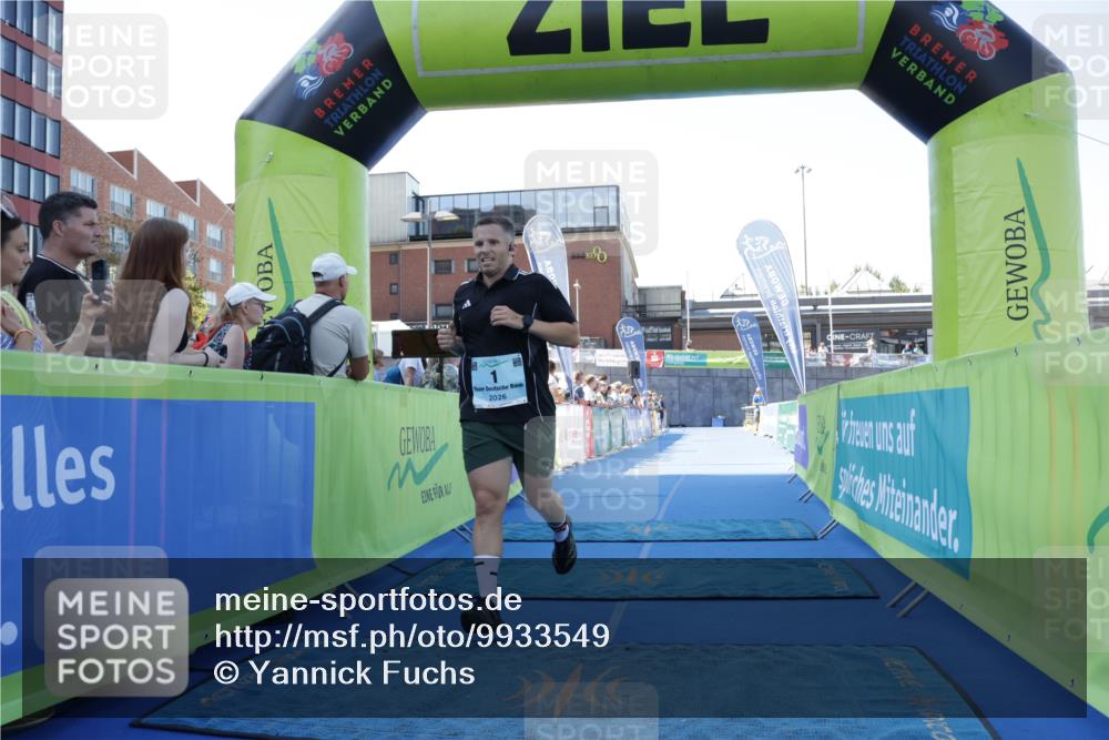09.08.2026 - GEWOBA Citytriathlon Bremen Yannick Fuchs http://msf.ph/oto/9933549 09.08.2026 11:26:45 Ziel 1 meine-sportfotos.de