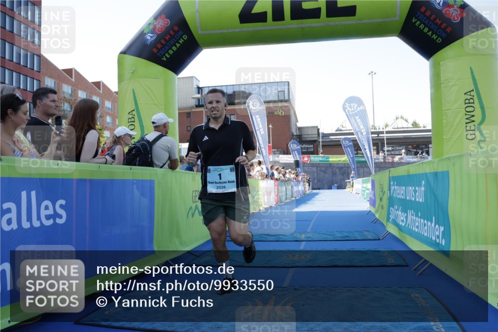 09.08.2026 - GEWOBA Citytriathlon Bremen Yannick Fuchs http://msf.ph/oto/9933550 09.08.2026 11:26:45 Ziel 1 meine-sportfotos.de