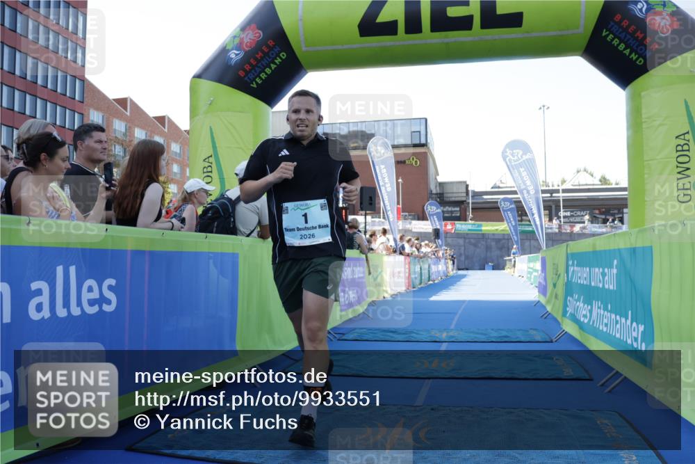 09.08.2026 - GEWOBA Citytriathlon Bremen Yannick Fuchs http://msf.ph/oto/9933551 09.08.2026 11:26:45 Ziel 1 meine-sportfotos.de