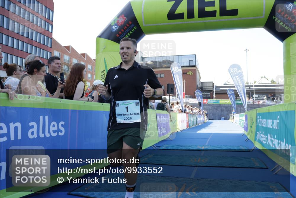 09.08.2026 - GEWOBA Citytriathlon Bremen Yannick Fuchs http://msf.ph/oto/9933552 09.08.2026 11:26:45 Ziel 1 meine-sportfotos.de