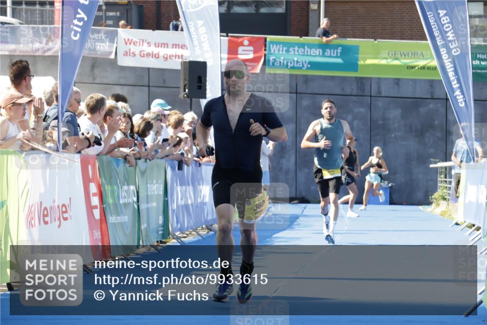 09.08.2026 - GEWOBA Citytriathlon Bremen Yannick Fuchs http://msf.ph/oto/9933615 09.08.2026 11:27:59 Ziel 352, 369 meine-sportfotos.de