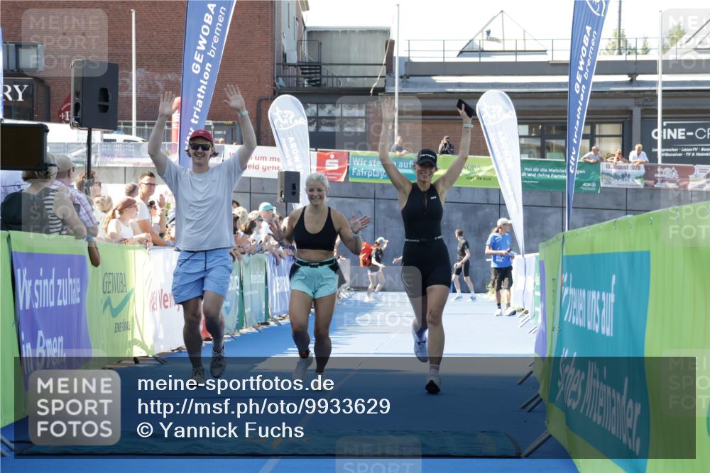 09.08.2026 - GEWOBA Citytriathlon Bremen Yannick Fuchs http://msf.ph/oto/9933629 09.08.2026 11:28:09 Ziel 209 meine-sportfotos.de
