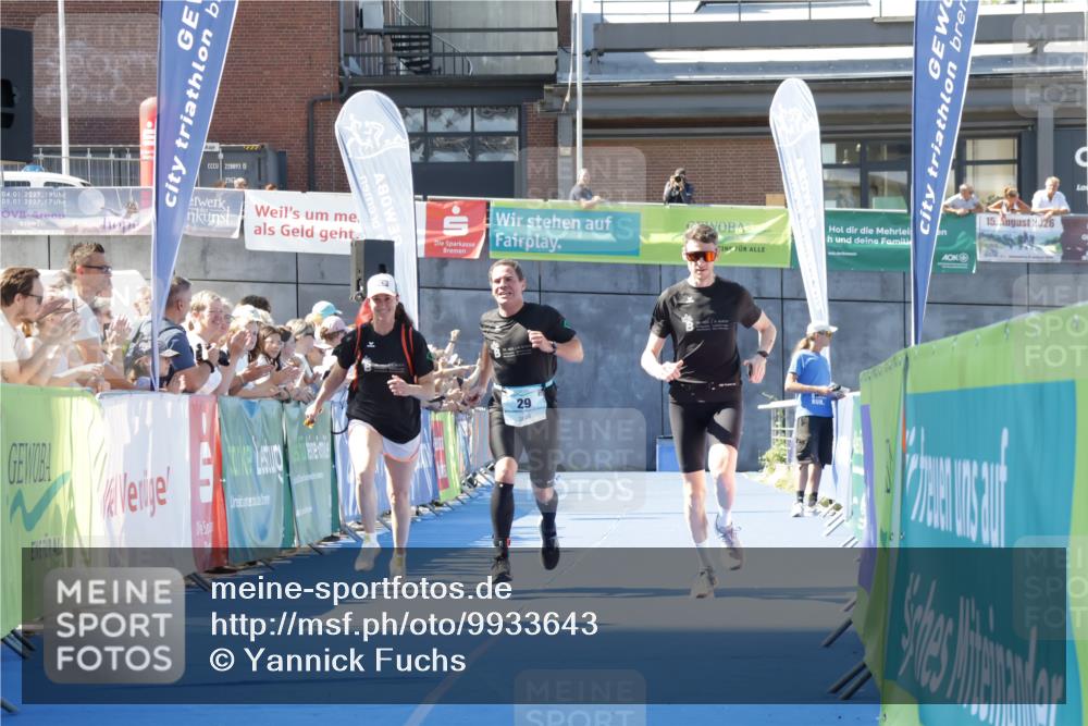 09.08.2026 - GEWOBA Citytriathlon Bremen Yannick Fuchs http://msf.ph/oto/9933643 09.08.2026 11:28:16 Ziel 29 meine-sportfotos.de