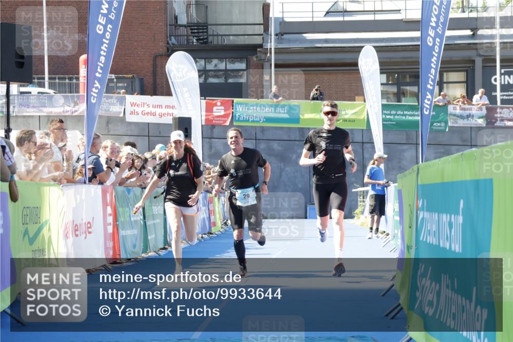 09.08.2026 - GEWOBA Citytriathlon Bremen Yannick Fuchs http://msf.ph/oto/9933644 09.08.2026 11:28:16 Ziel 29 meine-sportfotos.de