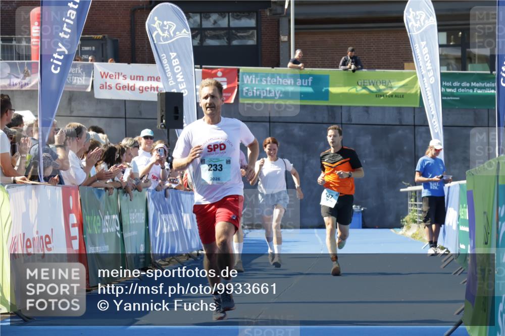 09.08.2026 - GEWOBA Citytriathlon Bremen Yannick Fuchs http://msf.ph/oto/9933661 09.08.2026 11:28:27 Ziel 147, 233 meine-sportfotos.de