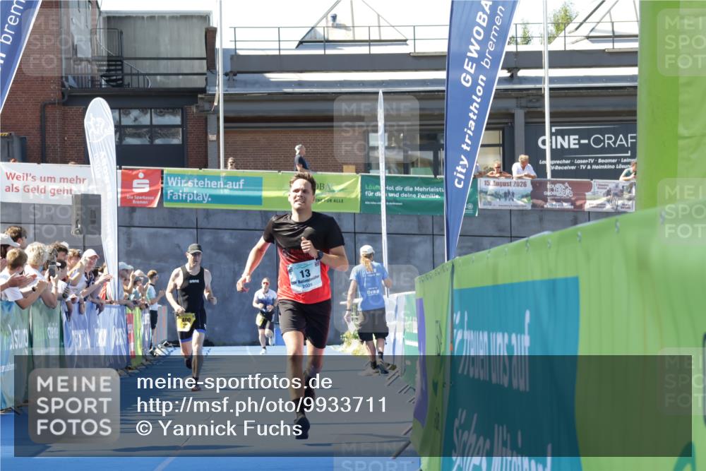 09.08.2026 - GEWOBA Citytriathlon Bremen Yannick Fuchs http://msf.ph/oto/9933711 09.08.2026 11:29:13 Ziel 13, 400 meine-sportfotos.de