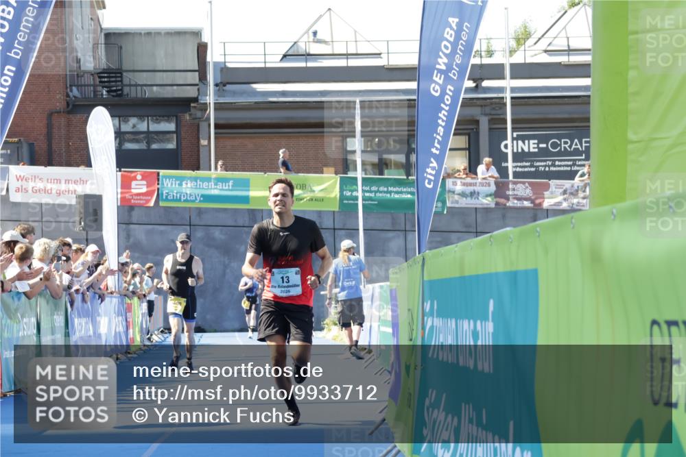 09.08.2026 - GEWOBA Citytriathlon Bremen Yannick Fuchs http://msf.ph/oto/9933712 09.08.2026 11:29:13 Ziel 13, 400 meine-sportfotos.de
