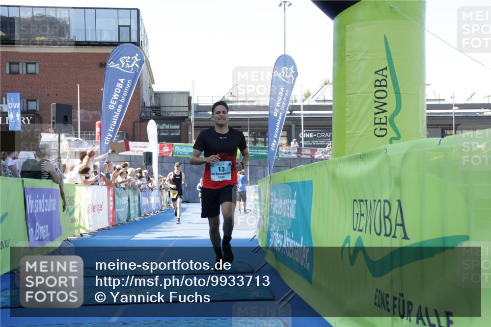 09.08.2026 - GEWOBA Citytriathlon Bremen Yannick Fuchs http://msf.ph/oto/9933713 09.08.2026 11:29:15 Ziel 13, 400 meine-sportfotos.de