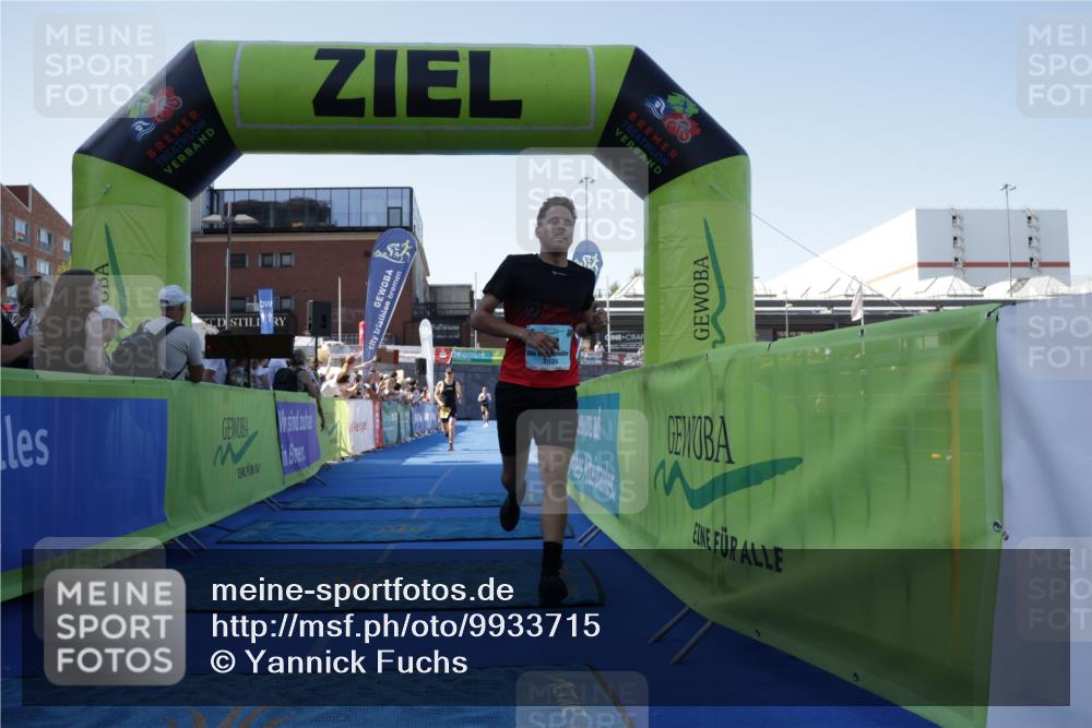 09.08.2026 - GEWOBA Citytriathlon Bremen Yannick Fuchs http://msf.ph/oto/9933715 09.08.2026 11:29:16 Ziel 13, 400 meine-sportfotos.de
