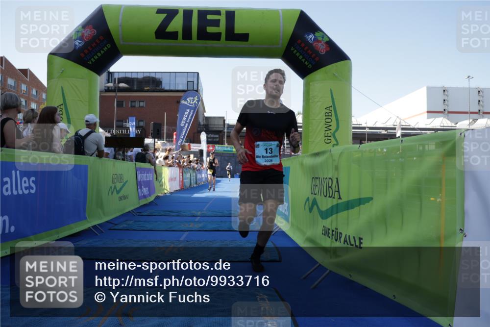 09.08.2026 - GEWOBA Citytriathlon Bremen Yannick Fuchs http://msf.ph/oto/9933716 09.08.2026 11:29:16 Ziel 13, 400 meine-sportfotos.de