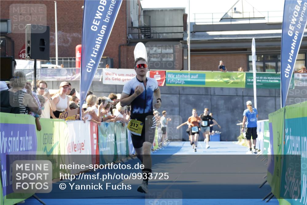 09.08.2026 - GEWOBA Citytriathlon Bremen Yannick Fuchs http://msf.ph/oto/9933725 09.08.2026 11:29:23 Ziel 317, 400 meine-sportfotos.de
