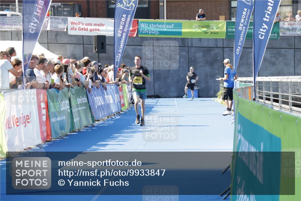 09.08.2026 - GEWOBA Citytriathlon Bremen Yannick Fuchs http://msf.ph/oto/9933847 09.08.2026 11:30:16 Ziel 522 meine-sportfotos.de