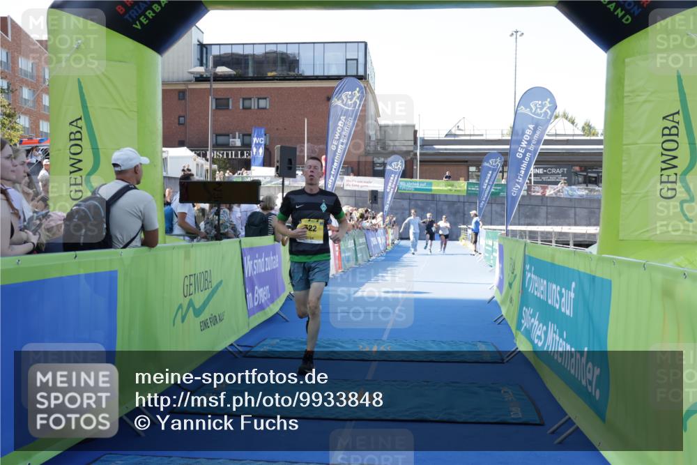 09.08.2026 - GEWOBA Citytriathlon Bremen Yannick Fuchs http://msf.ph/oto/9933848 09.08.2026 11:30:21 Ziel 151, 522 meine-sportfotos.de