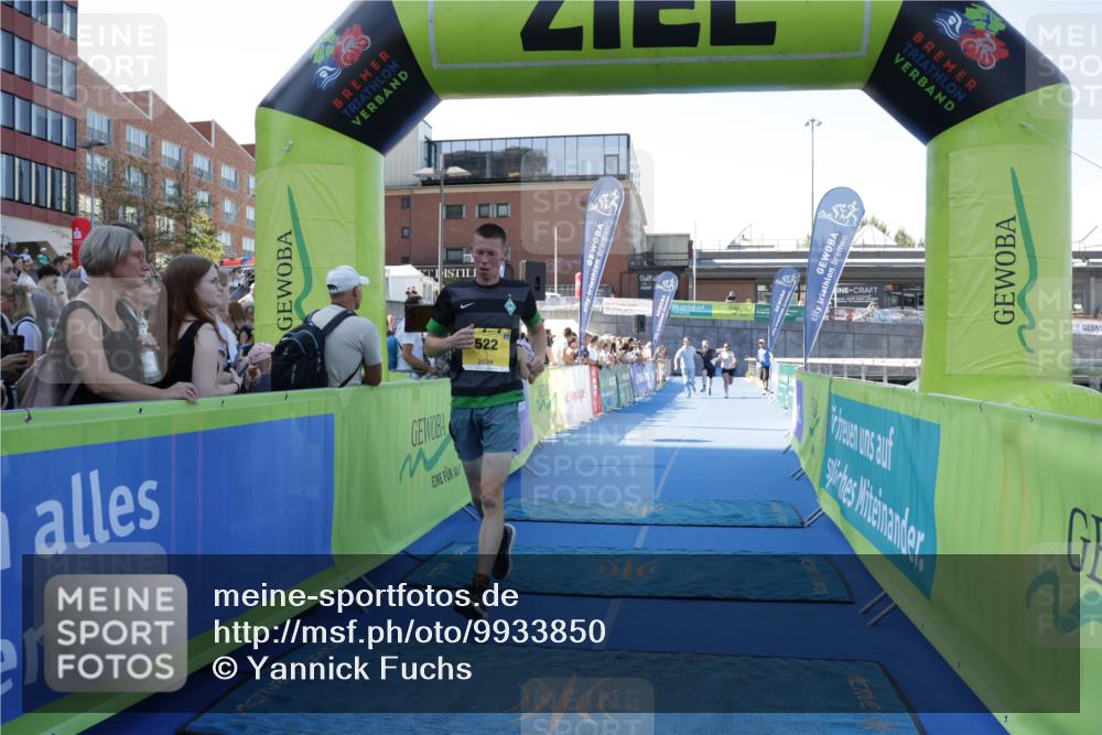 09.08.2026 - GEWOBA Citytriathlon Bremen Yannick Fuchs http://msf.ph/oto/9933850 09.08.2026 11:30:22 Ziel 151, 522 meine-sportfotos.de