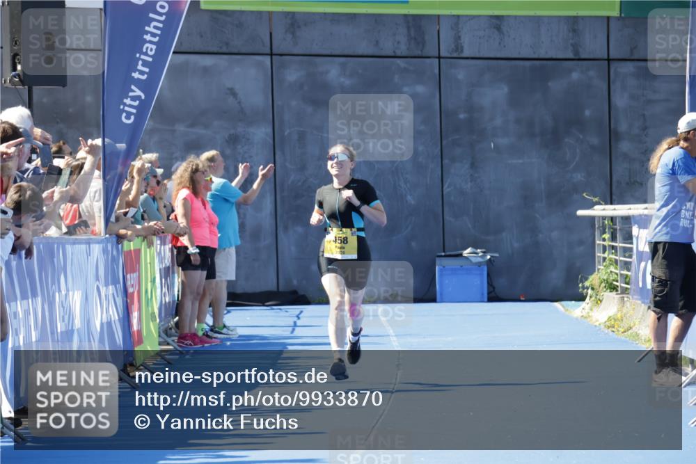 09.08.2026 - GEWOBA Citytriathlon Bremen Yannick Fuchs http://msf.ph/oto/9933870 09.08.2026 11:30:35 Ziel 458 meine-sportfotos.de