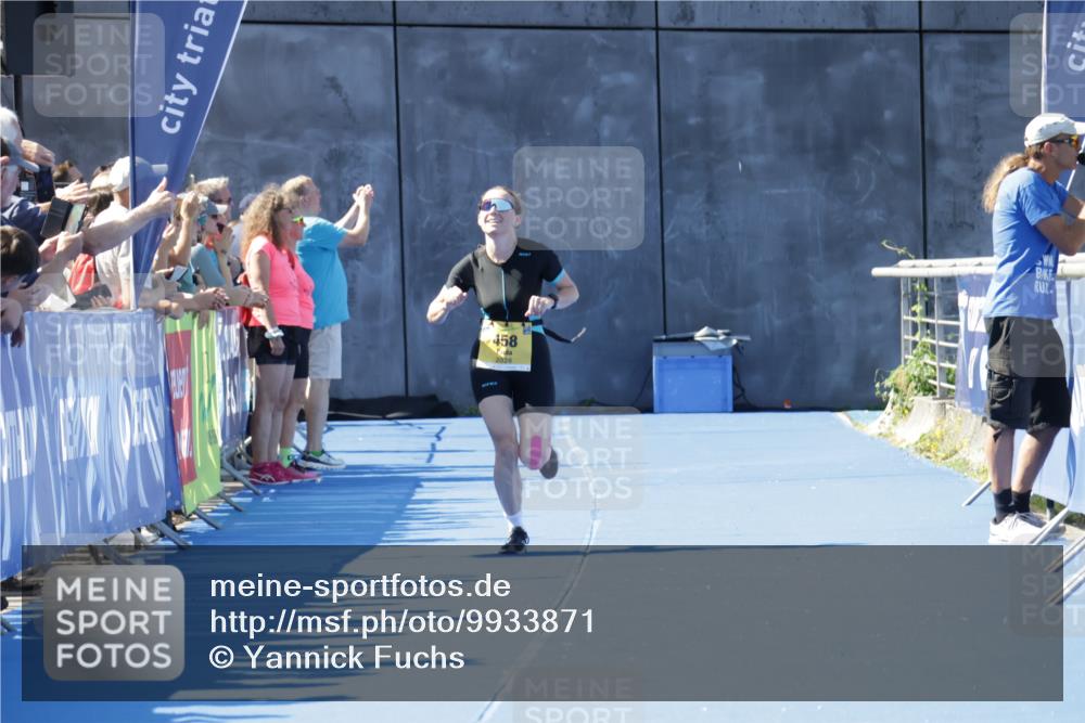 09.08.2026 - GEWOBA Citytriathlon Bremen Yannick Fuchs http://msf.ph/oto/9933871 09.08.2026 11:30:35 Ziel 458 meine-sportfotos.de