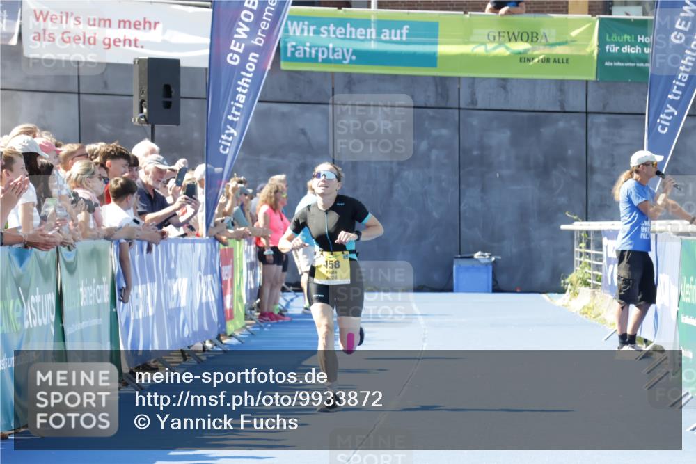 09.08.2026 - GEWOBA Citytriathlon Bremen Yannick Fuchs http://msf.ph/oto/9933872 09.08.2026 11:30:38 Ziel 458 meine-sportfotos.de