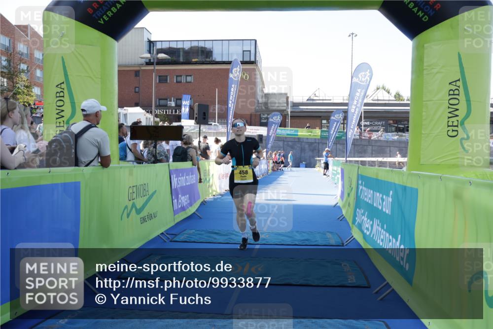 09.08.2026 - GEWOBA Citytriathlon Bremen Yannick Fuchs http://msf.ph/oto/9933877 09.08.2026 11:30:42 Ziel 458 meine-sportfotos.de