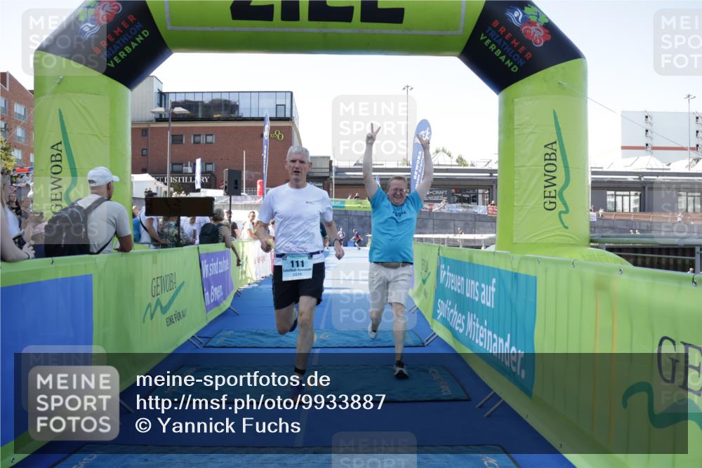 09.08.2026 - GEWOBA Citytriathlon Bremen Yannick Fuchs http://msf.ph/oto/9933887 09.08.2026 11:30:53 Ziel 111 meine-sportfotos.de