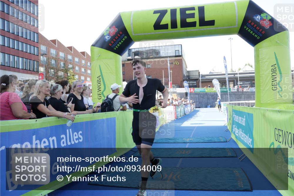 09.08.2026 - GEWOBA Citytriathlon Bremen Yannick Fuchs http://msf.ph/oto/9934009 09.08.2026 11:31:58 Ziel 294 meine-sportfotos.de