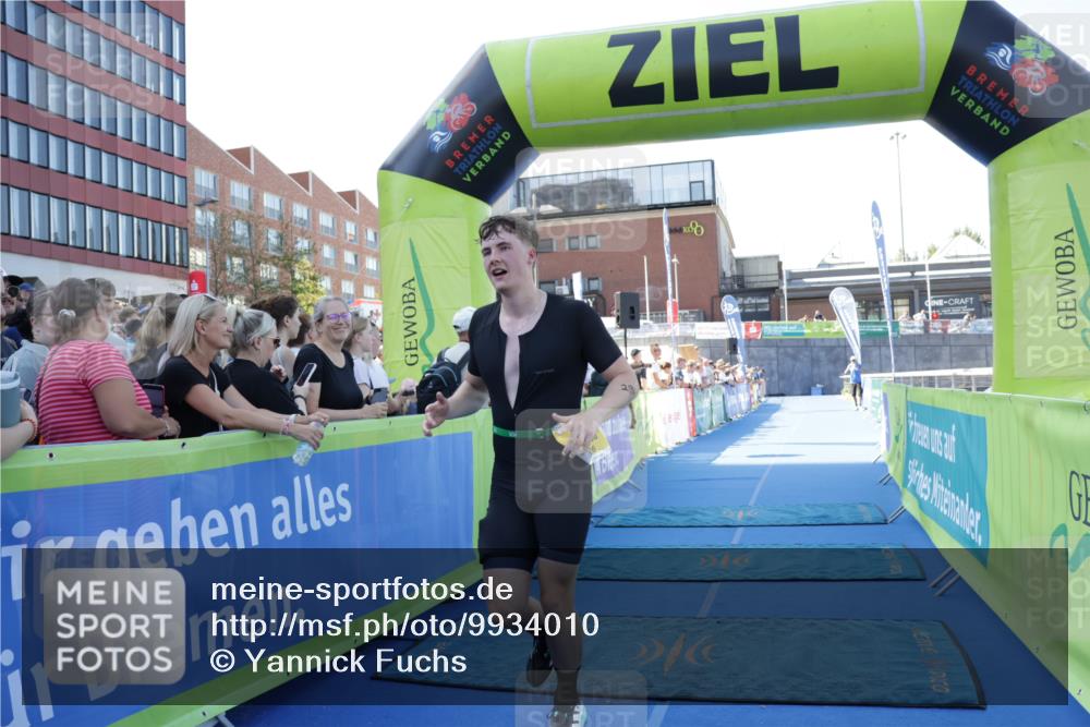 09.08.2026 - GEWOBA Citytriathlon Bremen Yannick Fuchs http://msf.ph/oto/9934010 09.08.2026 11:31:58 Ziel 294 meine-sportfotos.de
