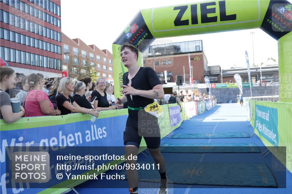 09.08.2026 - GEWOBA Citytriathlon Bremen Yannick Fuchs http://msf.ph/oto/9934011 09.08.2026 11:31:58 Ziel 294 meine-sportfotos.de