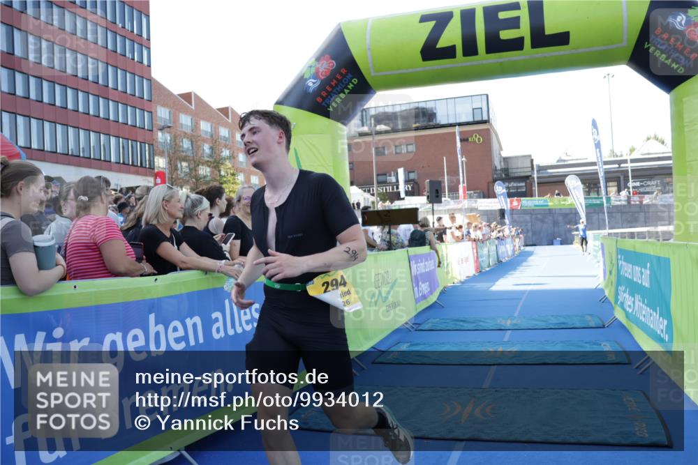09.08.2026 - GEWOBA Citytriathlon Bremen Yannick Fuchs http://msf.ph/oto/9934012 09.08.2026 11:31:58 Ziel 294 meine-sportfotos.de