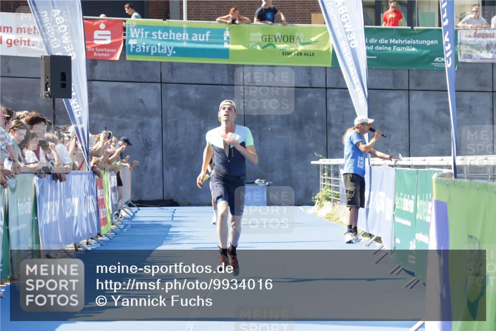 09.08.2026 - GEWOBA Citytriathlon Bremen Yannick Fuchs http://msf.ph/oto/9934016 09.08.2026 11:32:15 Ziel 350 meine-sportfotos.de