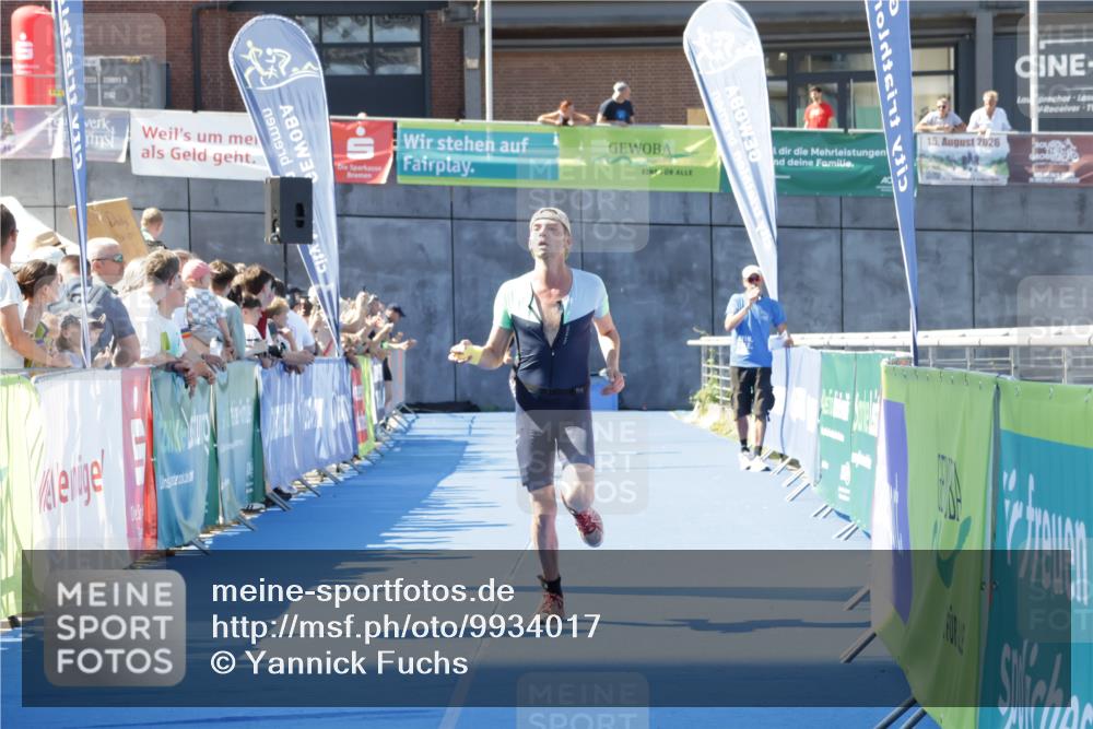 09.08.2026 - GEWOBA Citytriathlon Bremen Yannick Fuchs http://msf.ph/oto/9934017 09.08.2026 11:32:17 Ziel 350 meine-sportfotos.de