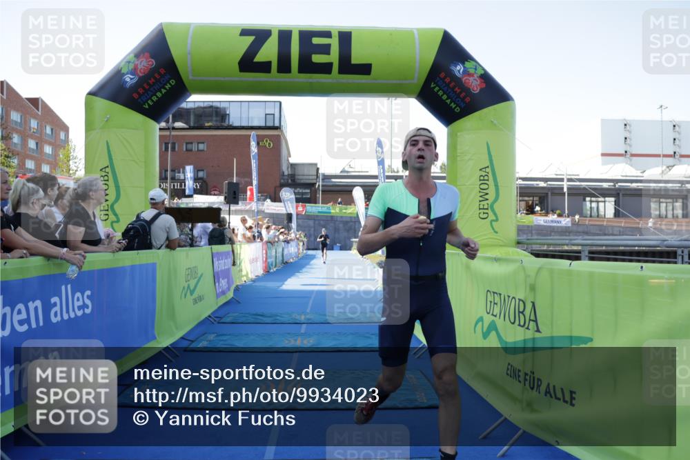 09.08.2026 - GEWOBA Citytriathlon Bremen Yannick Fuchs http://msf.ph/oto/9934023 09.08.2026 11:32:20 Ziel 350, 481 meine-sportfotos.de