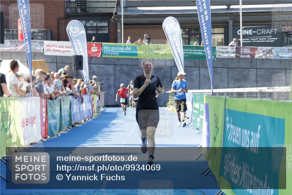 09.08.2026 - GEWOBA Citytriathlon Bremen Yannick Fuchs http://msf.ph/oto/9934069 09.08.2026 11:33:00 Ziel 454 meine-sportfotos.de