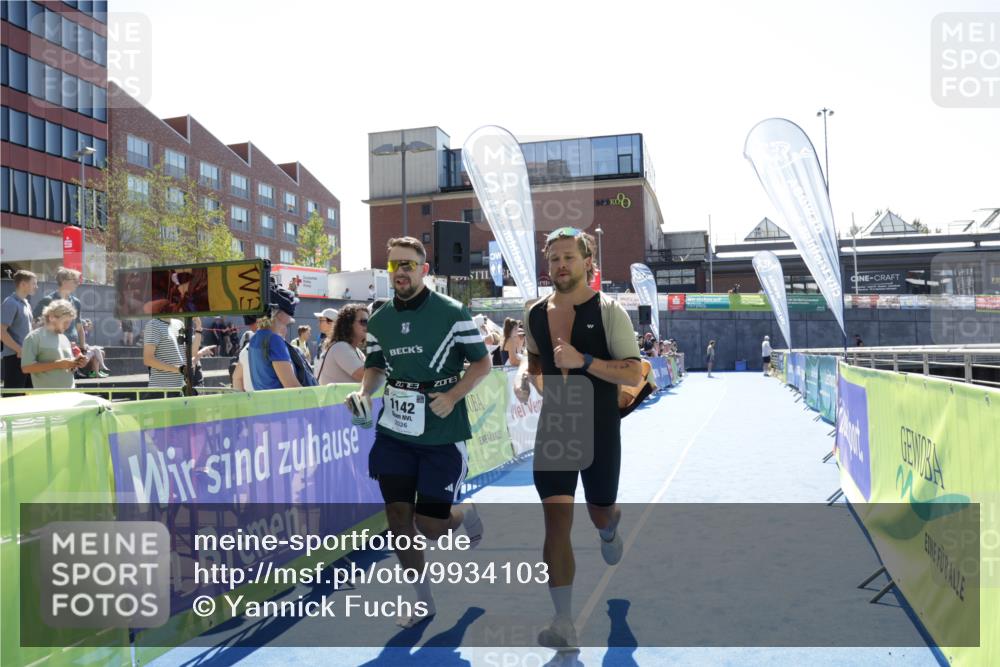 09.08.2026 - GEWOBA Citytriathlon Bremen Yannick Fuchs http://msf.ph/oto/9934103 09.08.2026 14:33:47 Ziel 563 meine-sportfotos.de