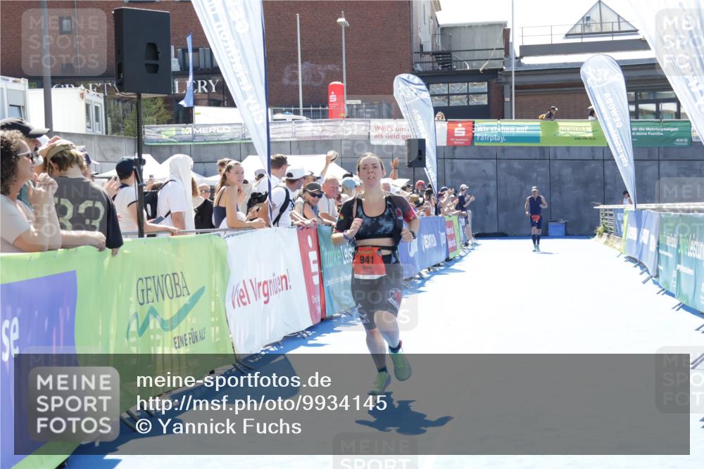 09.08.2026 - GEWOBA Citytriathlon Bremen Yannick Fuchs http://msf.ph/oto/9934145 09.08.2026 14:34:06 Ziel 941 meine-sportfotos.de